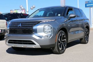 Used 2024 Mitsubishi Outlander SE image 1