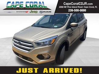 Used 2018 Ford Escape SE w/ Ford Safe & Smart Package image 1