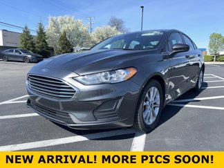 Used 2020 Ford Fusion SE image 1