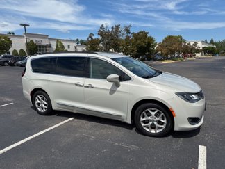 Used 2017 Chrysler Pacifica Touring-L w/ Tire & Wheel Group image 1