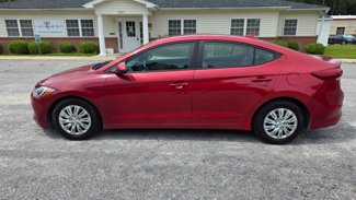 Used 2017 Hyundai Elantra SE image 1