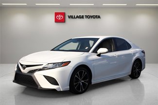 Certified 2018 Toyota Camry SE image 1