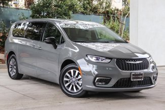 Used 2018 Chrysler Pacifica Touring-L image 1