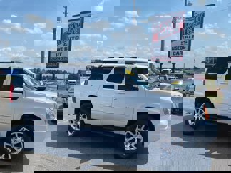 Used 2014 GMC Yukon SLT w/ SLT-2 Equipment Package image 1