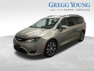 Used 2017 Chrysler Pacifica Limited w/ UConnect Theater Package image 1