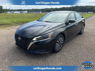 Used 2024 Nissan Altima 2.5 SV image 1