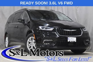 Used 2022 Chrysler Pacifica Touring-L image 1