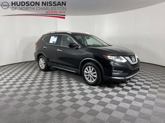 Used 2017 Nissan Rogue SV image 1