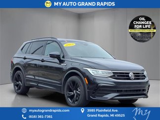 Used 2023 Volkswagen Tiguan SE R-Line image 1