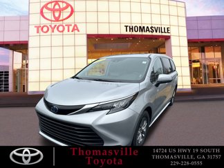 Used 2024 Toyota Sienna LE image 1
