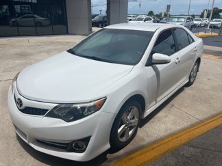 Used 2014 Toyota Camry L image 1