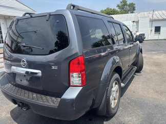 Used 2010 Nissan Pathfinder SE image 1