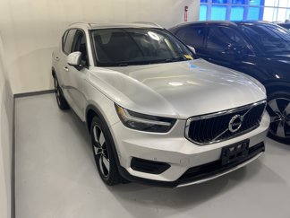 Used 2019 Volvo XC40 T5 Momentum image 1