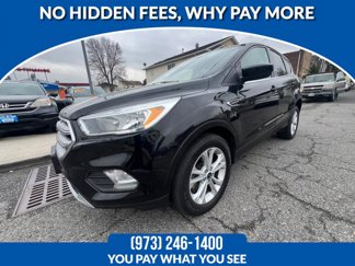 Used 2017 Ford Escape SE w/ SE Cold Weather Package image 1