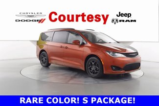 Used 2018 Chrysler Pacifica Touring Plus image 1