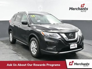Used 2019 Nissan Rogue SV image 1