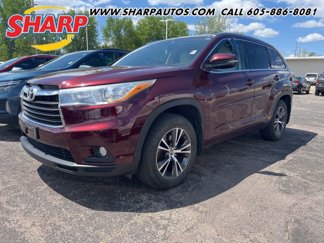 Used 2016 Toyota Highlander XLE image 1