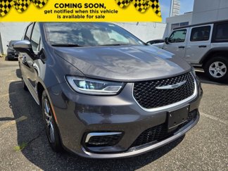 Used 2023 Chrysler Pacifica Pinnacle image 1
