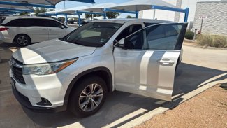 Used 2015 Toyota Highlander LE image 1