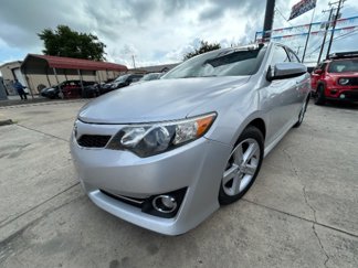 Used 2012 Toyota Camry SE image 1
