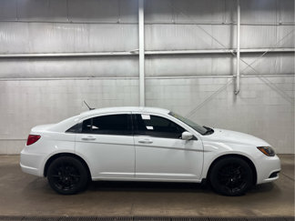 Used 2013 Chrysler 200 Limited image 1