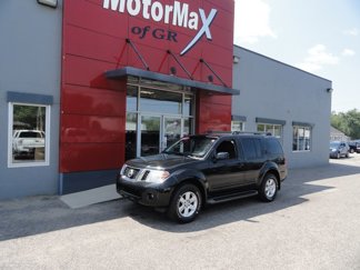 Used 2012 Nissan Pathfinder SV image 1