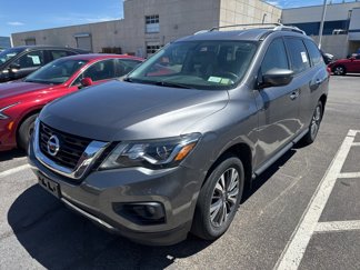 Used 2018 Nissan Pathfinder SV image 1