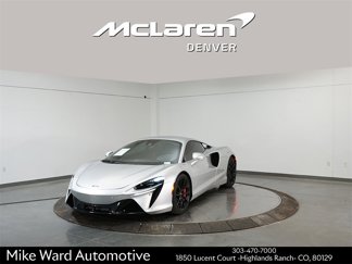 Used 2024 McLaren Artura image 1
