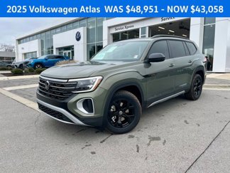 New 2025 Volkswagen Atlas Peak Edition SE image 1