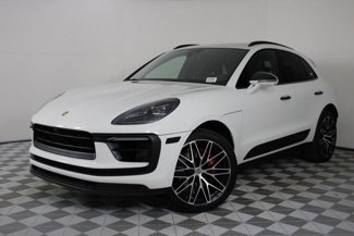 Certified 2022 Porsche Macan S image 1