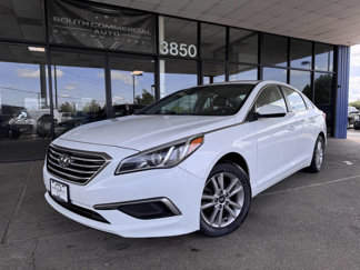 Used 2016 Hyundai Sonata SE image 1