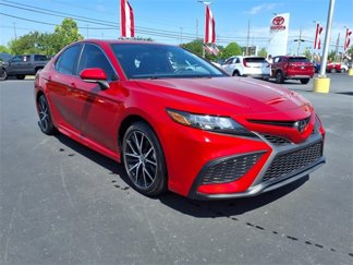Used 2023 Toyota Camry SE image 1