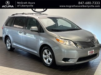 Used 2015 Toyota Sienna LE image 1
