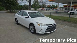 Used 2015 Toyota Camry LE image 1