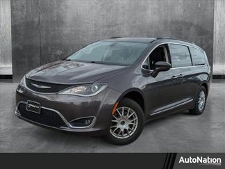 Used 2017 Chrysler Pacifica Touring-L image 1