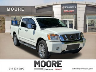 Used 2015 Nissan Titan SL image 1