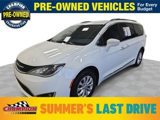 Used 2018 Chrysler Pacifica Touring-L image 1