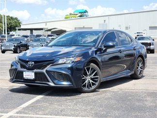 Used 2021 Toyota Camry SE image 1
