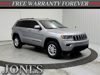 Used 2020 Jeep Grand Cherokee Laredo image 1