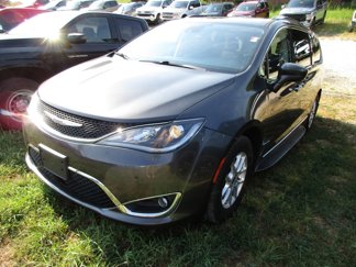 Used 2020 Chrysler Pacifica Touring-L image 1