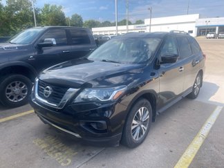 Used 2020 Nissan Pathfinder S image 1