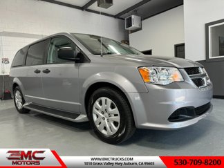 Used 2019 Dodge Grand Caravan SE w/ UConnect Hands-Free Group image 1