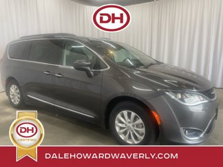 Used 2017 Chrysler Pacifica Touring-L image 1