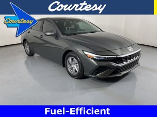 Used 2024 Hyundai Elantra SE image 1
