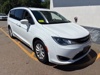 Used 2017 Chrysler Pacifica Touring-L image 1