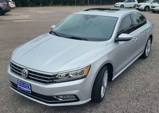Used 2017 Volkswagen Passat 1.8T SEL Premium image 1