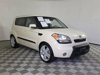 Used 2010 Kia Soul ! image 1