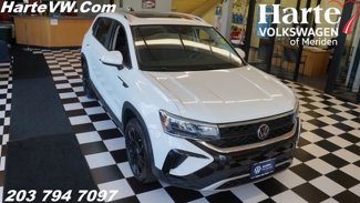 Certified 2022 Volkswagen Taos SE image 1