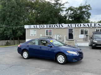 Used 2011 Toyota Camry LE image 1