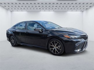 Used 2022 Toyota Camry SE image 1